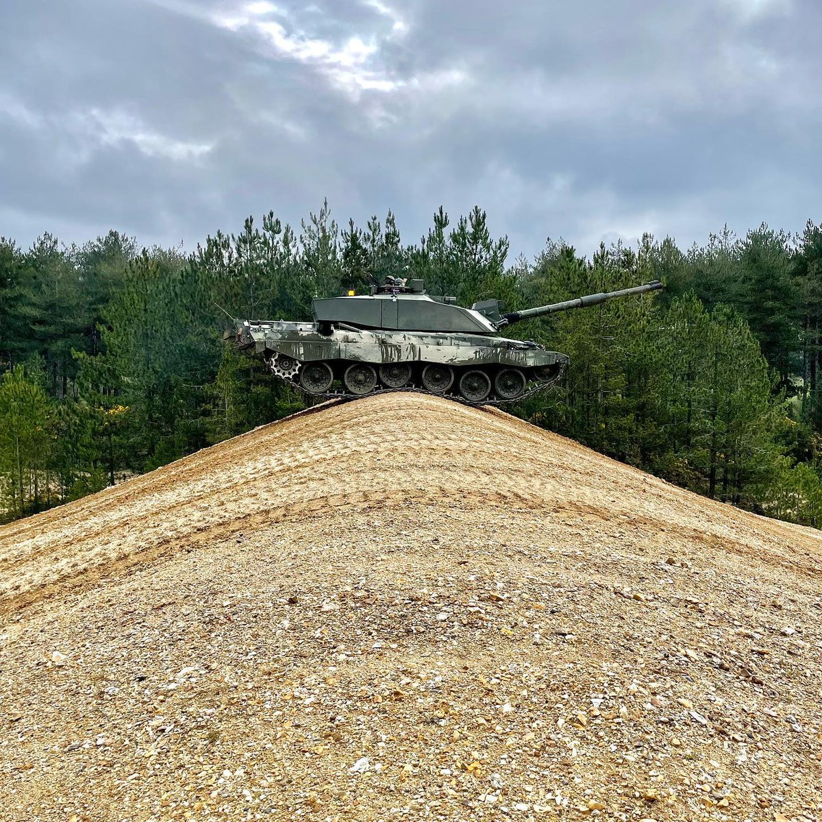 conradce2's tweet image. Wilhelm Zdobywca 😋

#BritishArmy 🇬🇧 @BritishArmy #MBT #MainBattleTank #Twardy #Challenger #Challenger2