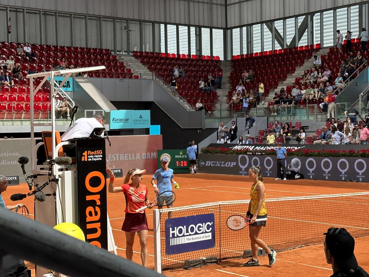josemorgado's tweet photo. No handshake between Ukrainian Tsurenko and Russian Kasatkina, but there was a little wave from Lesia to Dasha, who spoke repeatedly against the war and considered to play for a different country.., https://t.co/Bsk6gPwWQ6