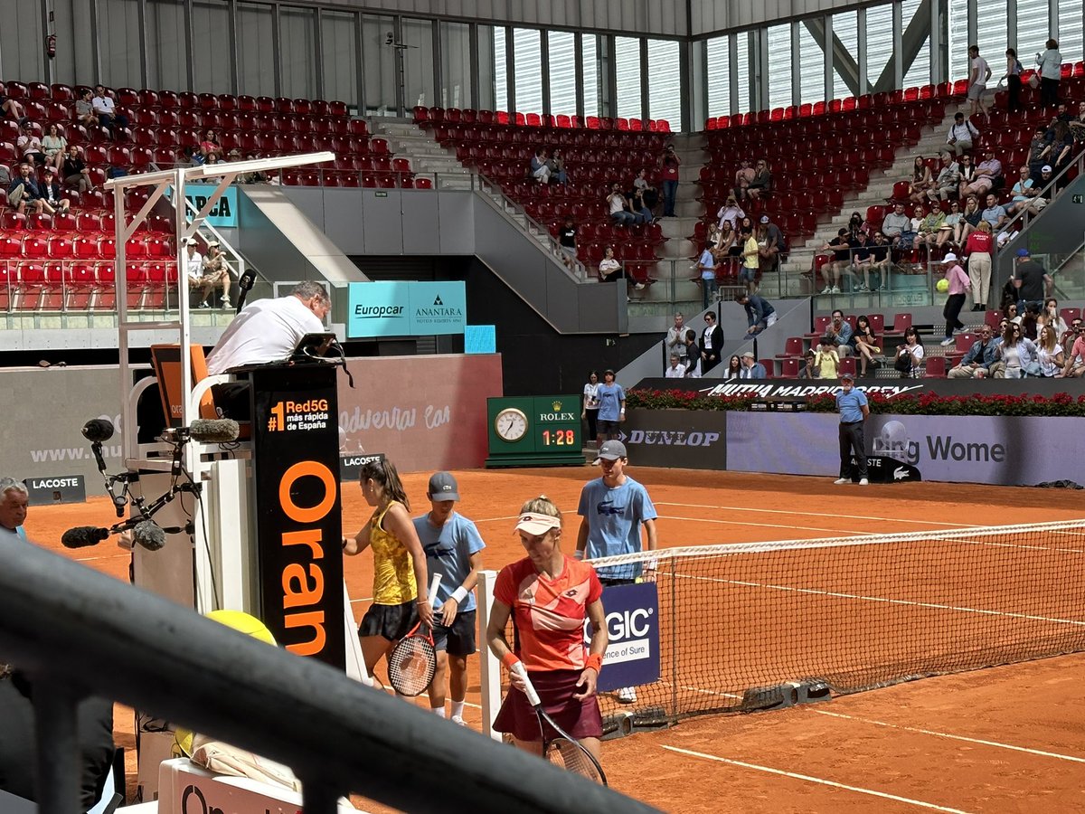 josemorgado's tweet photo. No handshake between Ukrainian Tsurenko and Russian Kasatkina, but there was a little wave from Lesia to Dasha, who spoke repeatedly against the war and considered to play for a different country.., https://t.co/Bsk6gPwWQ6
