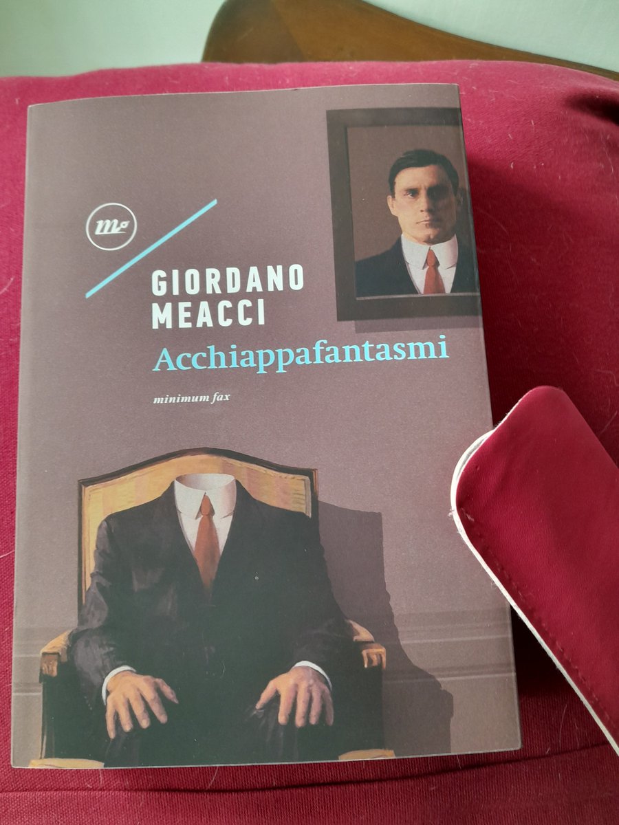 raffanchio's tweet photo. @CasaLettori @minimumfax @chiararea7 @Paolosantagata5 @CarmelaCusmai @letteratume @DonatellaNicit4 @Rebeka80721106 @LetiziaChilelli Una recensione perfetta per un libro tanto atteso e appagante. Non solo un saggio sulla Letteratura, ma un invito a farci sorprendere dalla Lettura che ci soffia dentro l'anima, le emozioni, i ricordi, il chi siamo..
#Meacci un incanto e una conferma 📚 https://t.co/6n9EiCdgmE