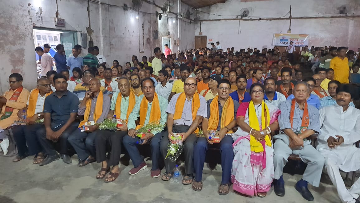 ravaroybjp's tweet photo. তুফানগঞ্জ বিধানসভা কেন্দ্রের বিশিষ্ট নাগরিকগণের সঙ্গে সমবেত হয়ে তুফানগঞ্জ কমিউনিটি হলে বসে আমরা প্রধানমন্ত্রী শ্রী নরেন্দ্র মোদী জির মন কি বাতের ১০০তম পর্ব শুনলাম।
#MKB100 #MaanKiBaat #MannKiBaat100 https://t.co/WQtLX3Dxcq