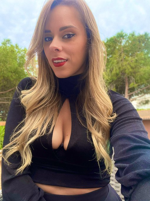 Fin de ma semaine de tournage ? 
Lundi est un nouveau jour ? 

Bon dimanche ?? https://t.co/VAGd0McS
