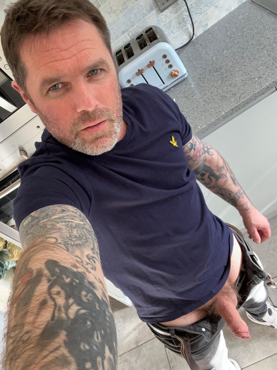 BillyDo76458254's tweet photo. @hotmenatwork https://t.co/ar7rAdkjZf