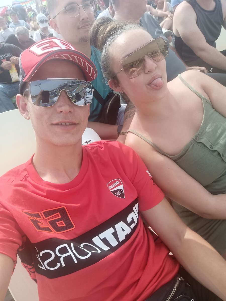 franquijada10's tweet photo. @motosjerez un saludo al GAMBA desde la a 10 a nieto/peluki!! https://t.co/j0lcbOQffK