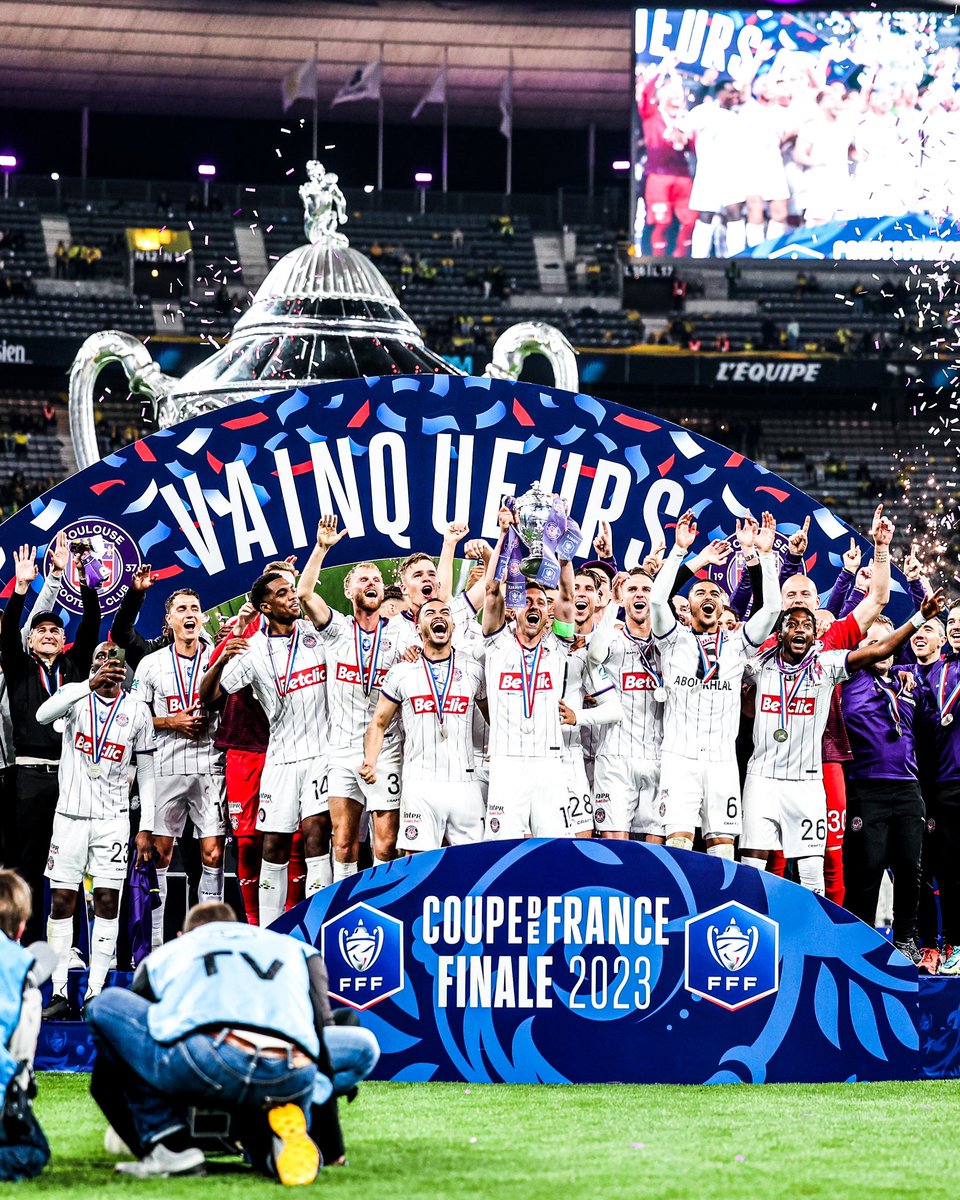 ZAboukhlal's tweet photo. 𝐀 𝐍𝐈𝐆𝐇𝐓 𝐅𝐎𝐑 𝐈𝐍 𝐓𝐇𝐄 𝐇𝐈𝐒𝐓𝐎𝐑𝐘 𝐁𝐎𝐎𝐊𝐒 😍🏆

💜 @ToulouseFC https://t.co/XlnukRaiRS
