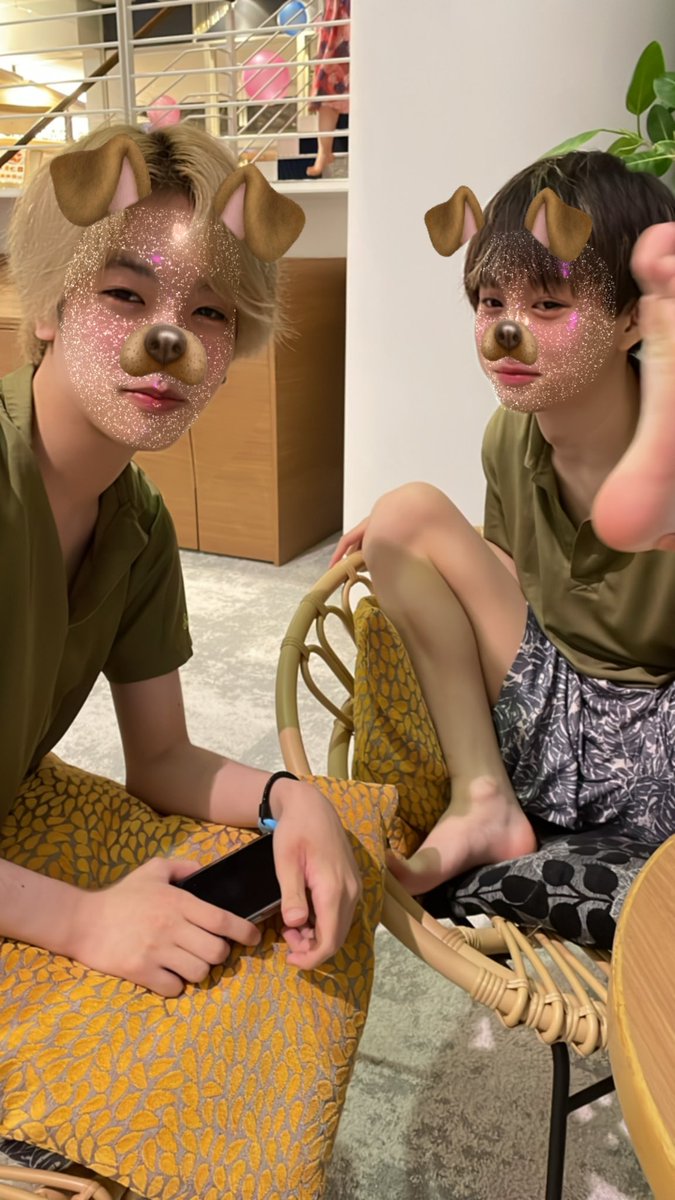 Betty_Y_Y's tweet photo. ろうばりカッコつけてるけどらいむポーズえぐい。サウナで決まった後のリラックスルーム最高 https://t.co/rx6sFBACXd