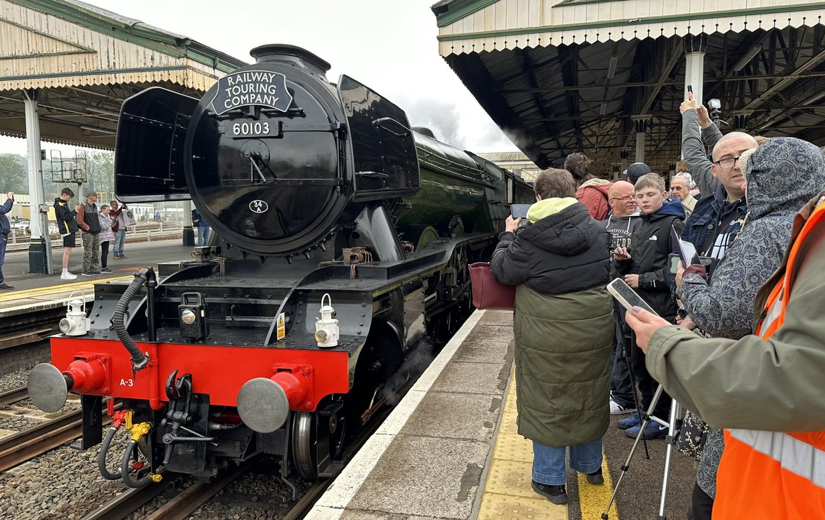 The Royal Duchy 🚂

Our second #steam tour of the year in the west, featuring 60103 #FlyingScotsman

Seen here awaiting passengers to join within the crowds!

#DispatchersOfTwitter #railway #rail #steamtrain @railwaytouring #train #trains #scotsman #charter #railtour