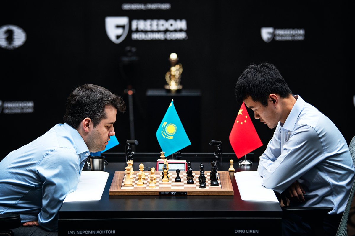 FIDE_chess's tweet photo. The second rapid game ends in a draw as well. #NepoDing

Game 3 starts in 10 minutes.
📷: Stev Bonhage https://t.co/Ba3hGAVLgI