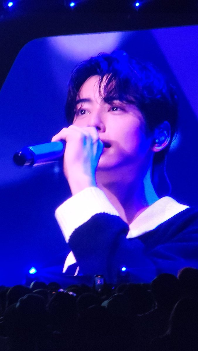 No, he cried singing 'Focus on Me' :(
It's okay, Eunwoo. You done well, I hope you know it's okay to cry, it's okay to not suppressing your emotions. We're here, lean on us, lean on your loved ones. So proud of you for today, Eunwoo
