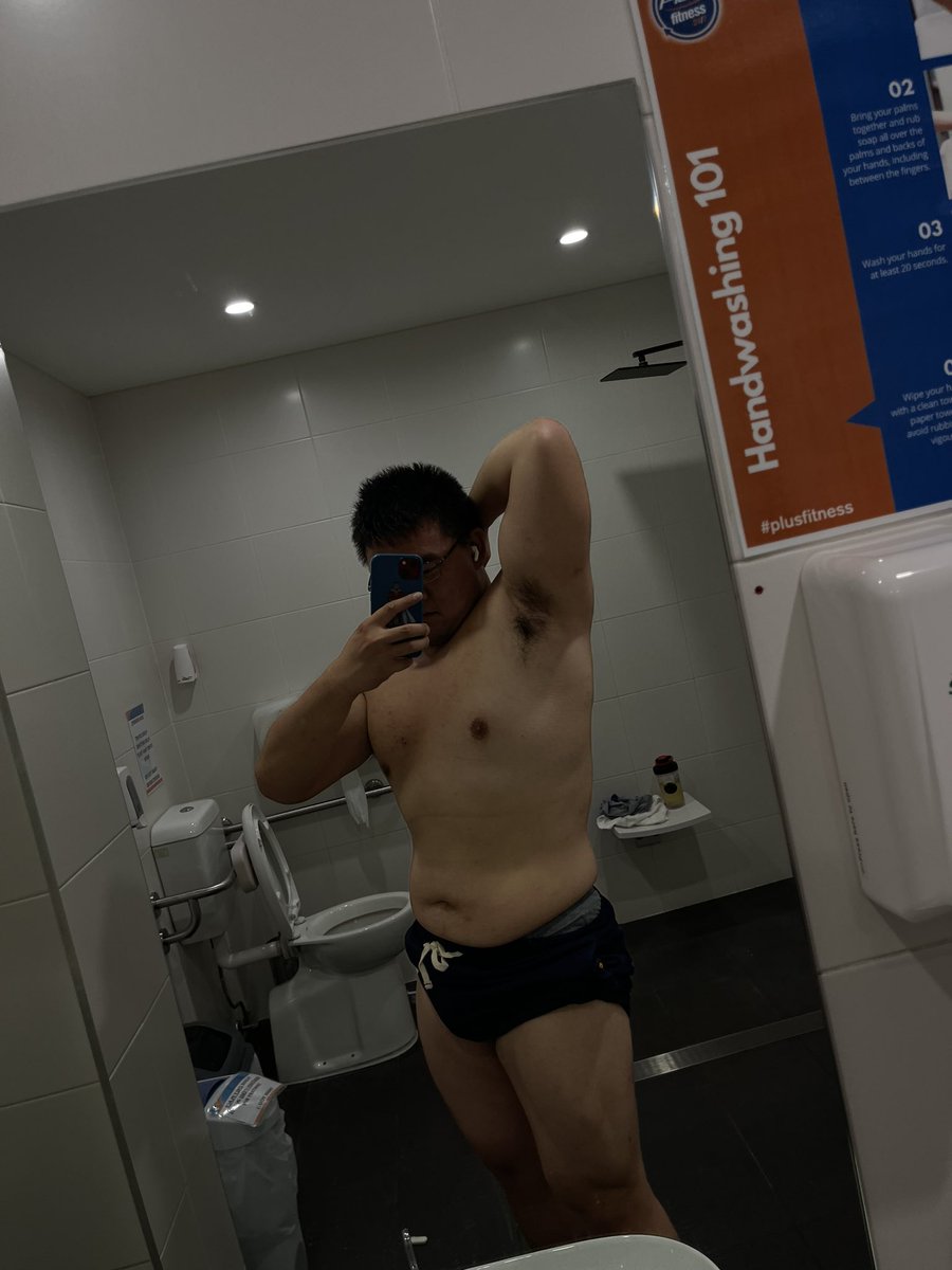 9807Jimmy's tweet photo. Getting fat again https://t.co/VPcWi6hP3M