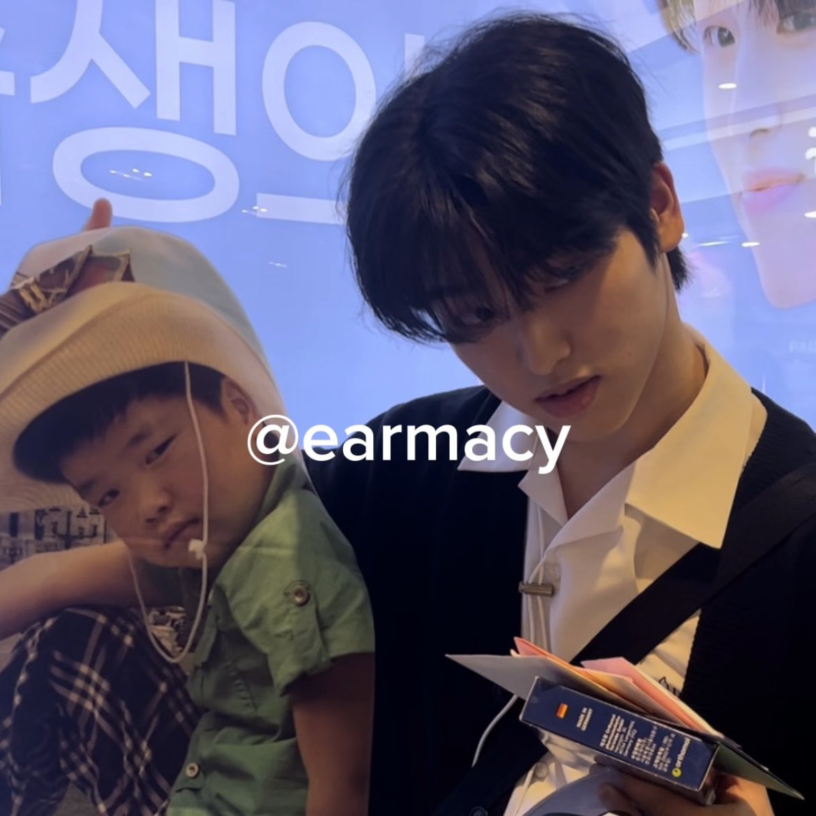 earmacy's tweet photo. 230430 이승환

어릴 때랑 지금이랑 완전 똑띠야 🥹 https://t.co/gSoexrTeqf