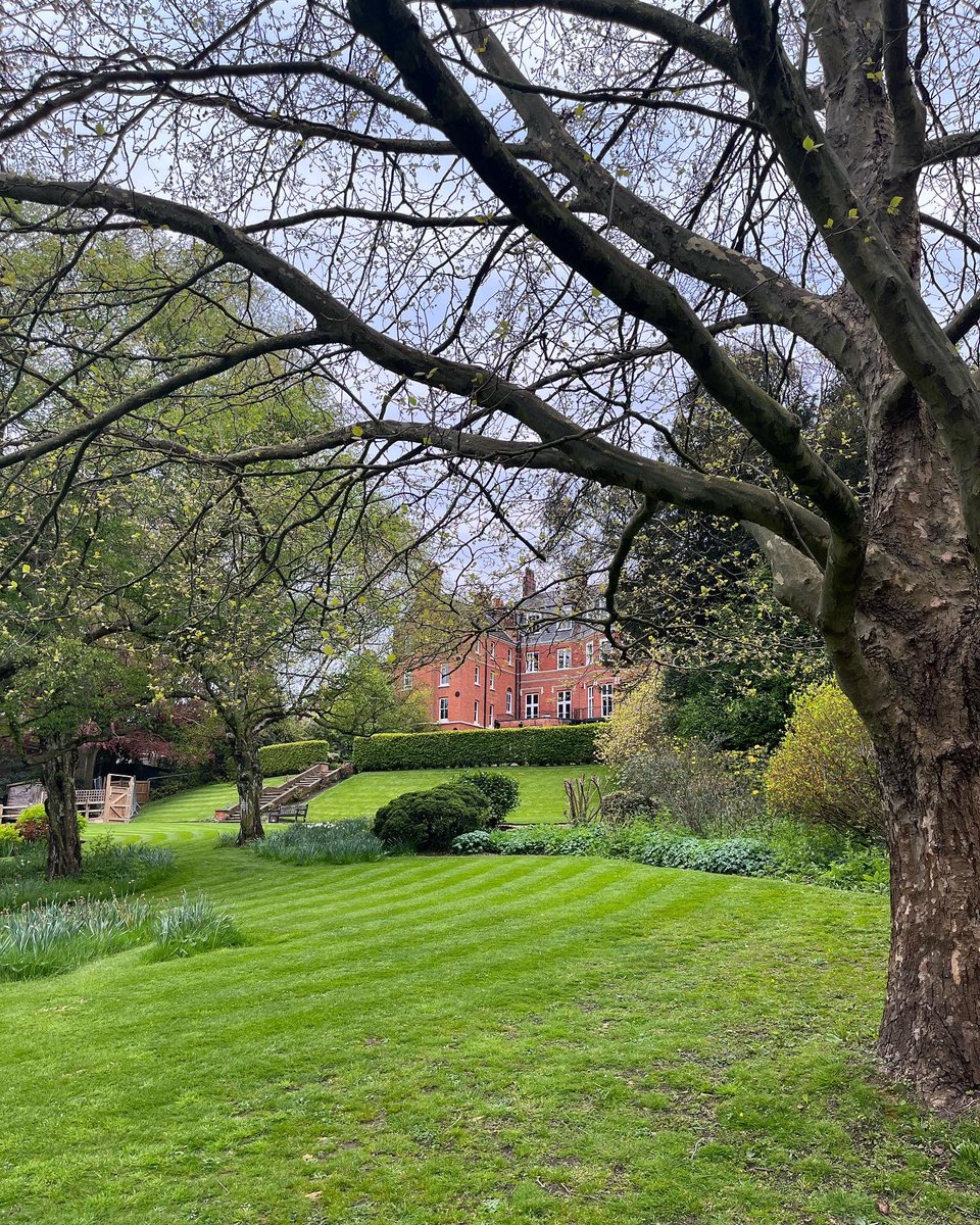 OHWellbeingSoc's tweet photo. Guess the house?

Inspiring meeting with the @OldHarrovians last night discussing plans for OH Clubs and Societies.

Check out which ones you can join on https://t.co/CGHqb2nP7H https://t.co/PpvzlpZoBi