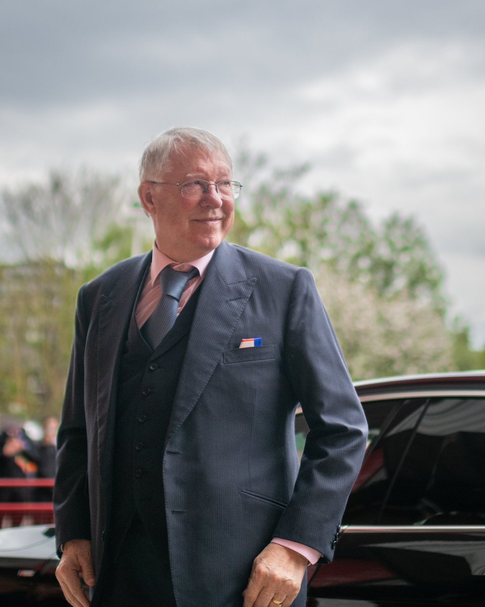 ManUtd's tweet photo. Morning, Sir Alex! ❤️

#MUFC || #MUNAVL https://t.co/YEi45EEPmq