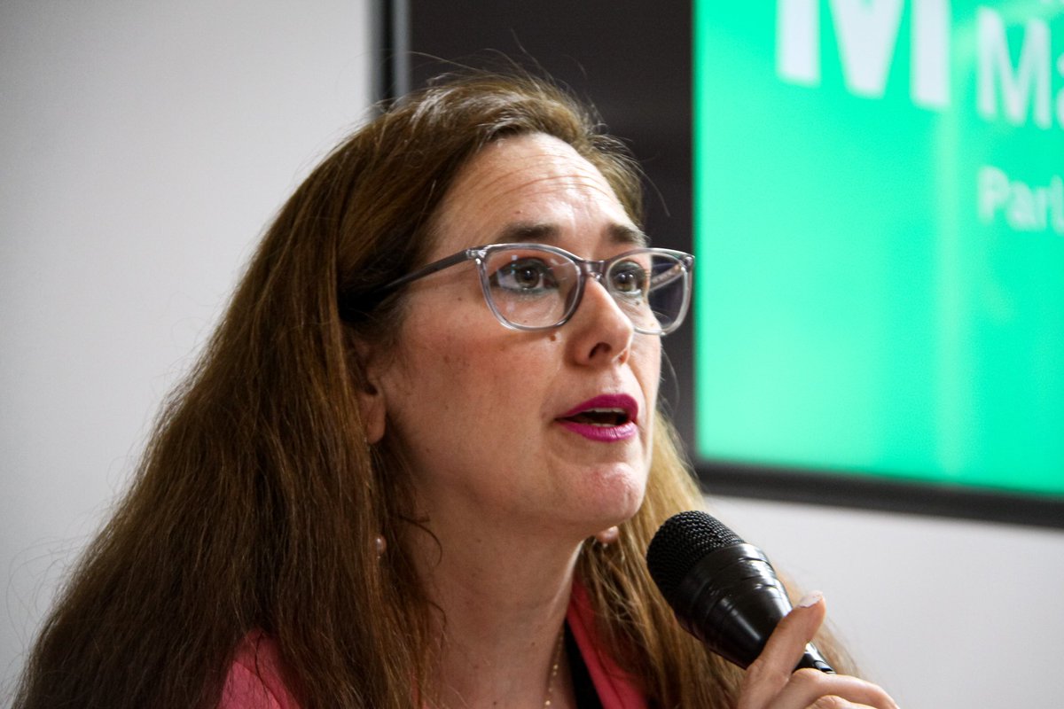Mas_Parla_'s tweet photo. 🔭 El broche de la semana lo pone una mesa de ponentes espectaculares que han explicado el programa económico de Más Madrid y presentado el ambicioso «Plan Reindustria», clave para el futuro desarrollo de la región.

🔜 Lo próximo es una #Parla próspera. https://t.co/vR0WoMJcmH