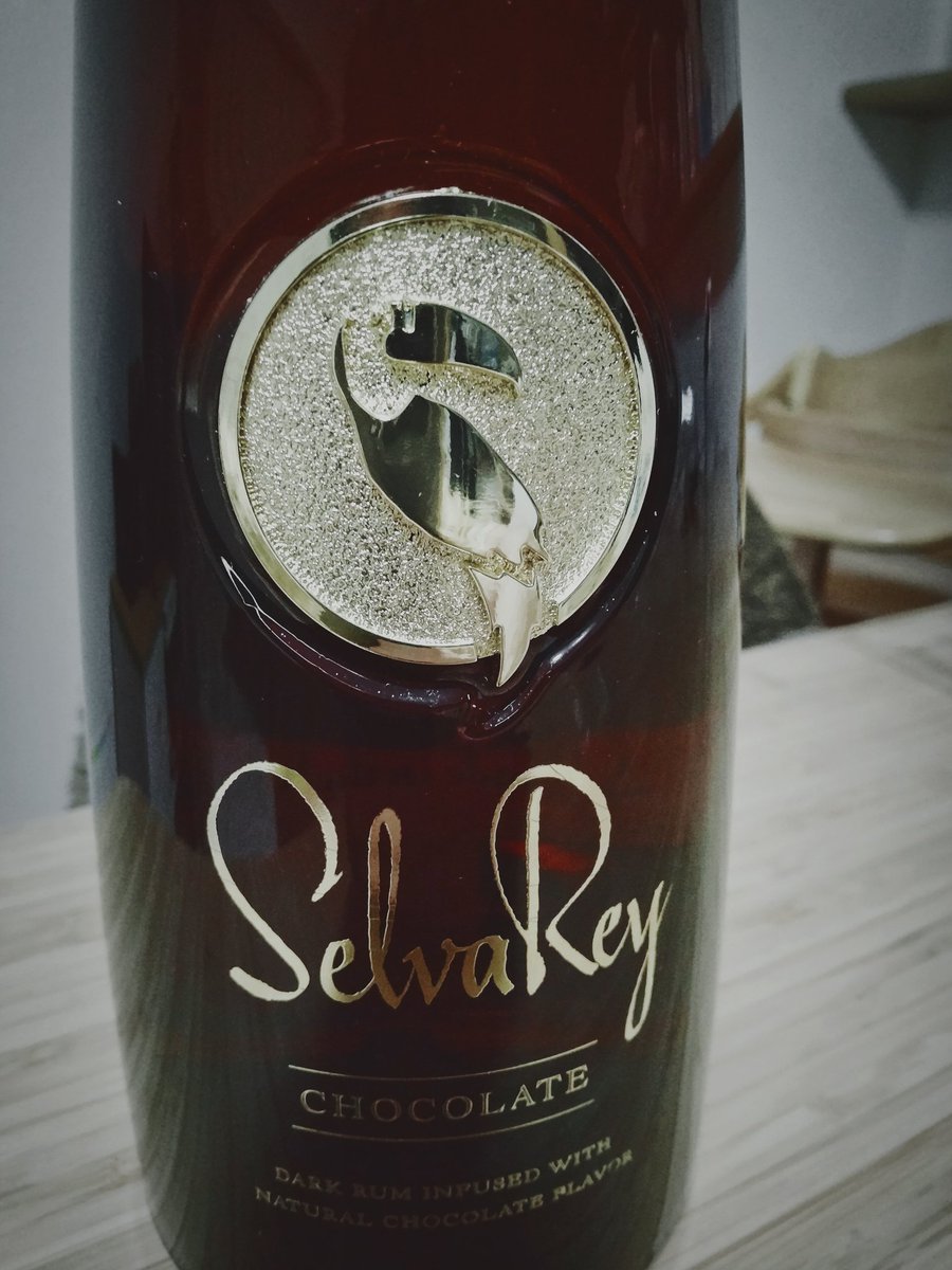 yu__studio's tweet image. ブルーノ・マーズがオーナーのお酒と聞いて買わずにはいられなかったので、これ飲みながらmixします