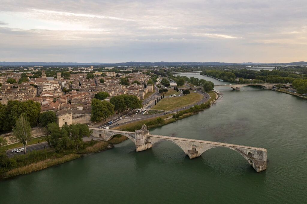 Sur le pont d'Avignon... 🎶💃 #aerial #aerialbeauty #aerialphotography #agameofdrone #dailyoverview #dji #djiglobal #djimavic2pro #drone #dronepics #drone_countries #droneart #dronebois #dronegear #dronelife #dronephotography #dronepointofview #droneporn #drones #dronestagram…