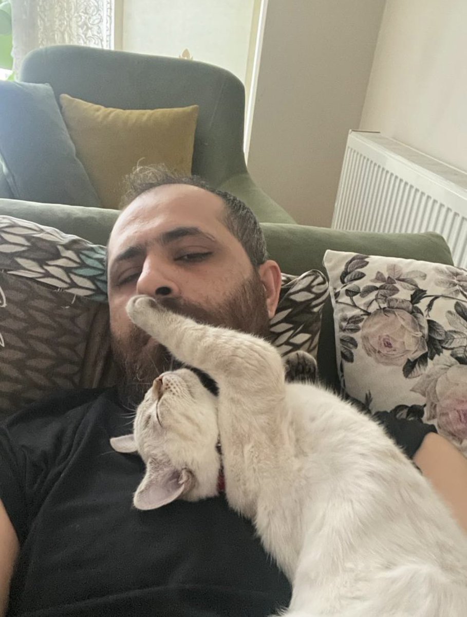 tugayifti6's tweet photo. Bir yıl olmuştu hayatımıza gireli,zor zamanımızda neşe kaynağımız, sırdaşımız, dostumuz oldun, ATEŞ yaktın bugün içimi be güzel gözlüm ;(((( https://t.co/rv80ca3bnP