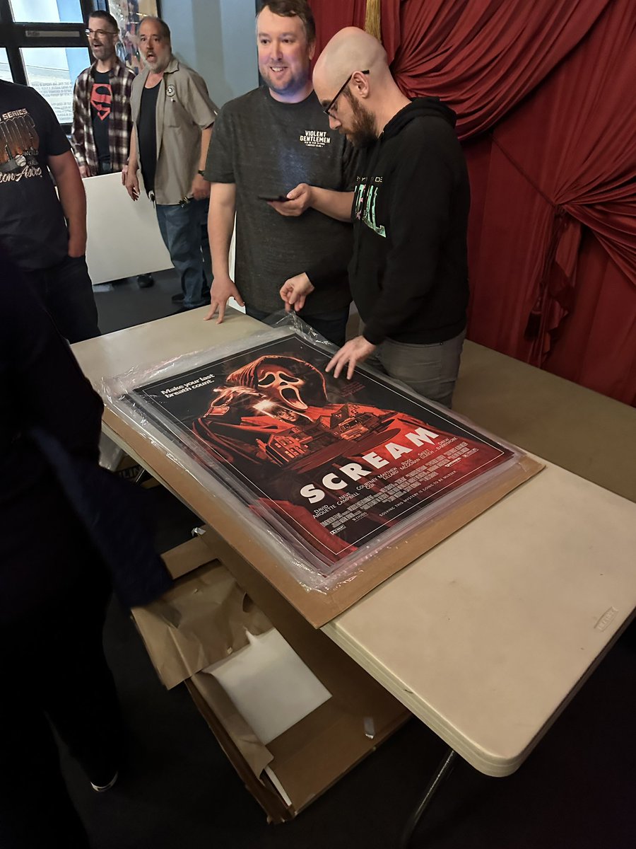 PosterPirate's tweet image. Good times at the Paul Mann, One Man Show. Austin’s got a good vibe, will be back next year, with a bigger tube!

#alternativemovieposter #amp #paulmann #LimitedEdition #postercollector #altposter