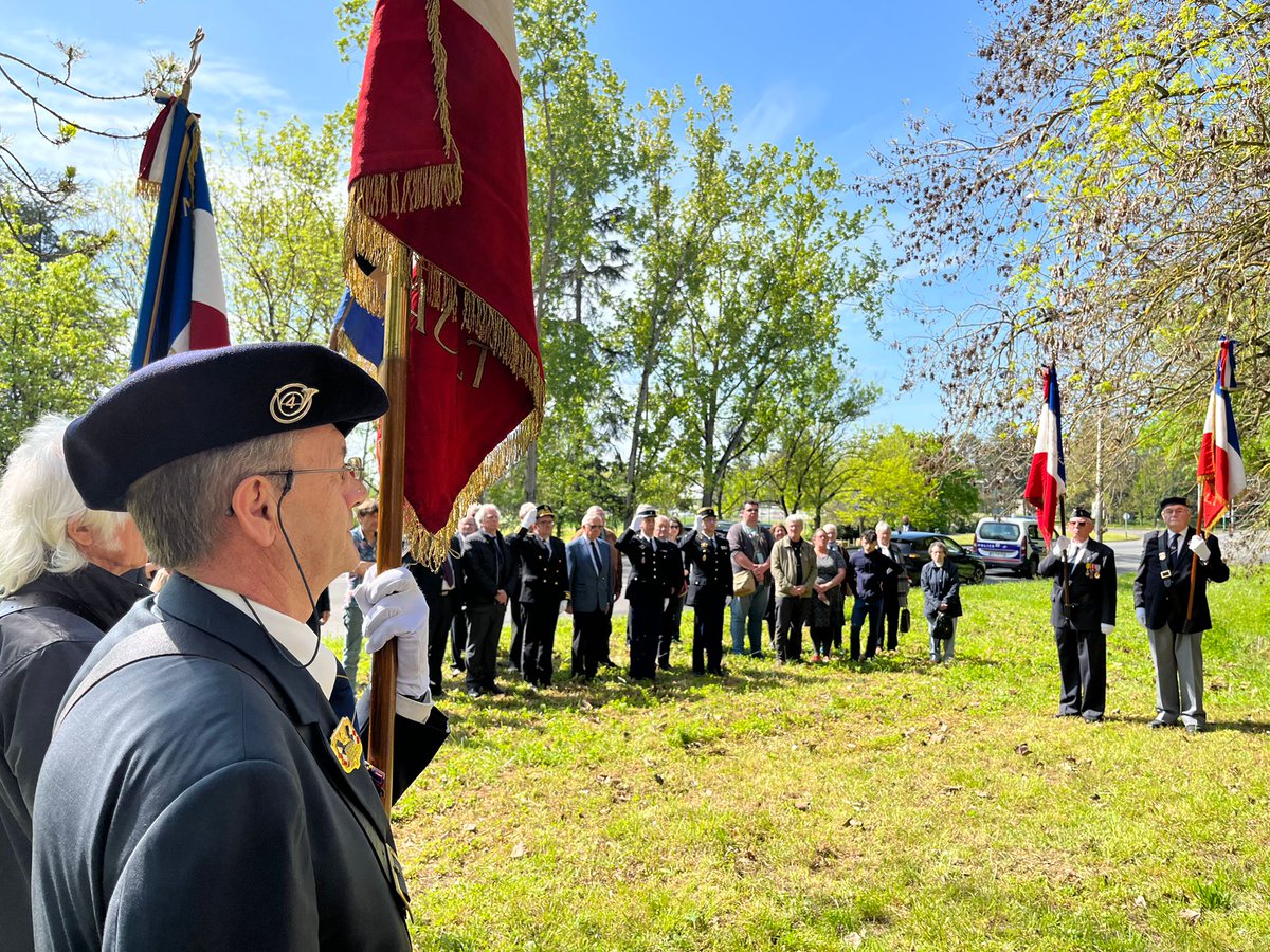 Prefet86's tweet photo. #DevoirDeMémoire 
🇫🇷 | @prefet86 et les sous-préfets de #Châtellerault et #Montmorillon ont présidé les cérémonies de la journée nationale du souvenir des victimes et des héros de la déportation, en présence des autorités civiles et militaires
🕯️N'oublions jamais https://t.co/LY2eSmWenE