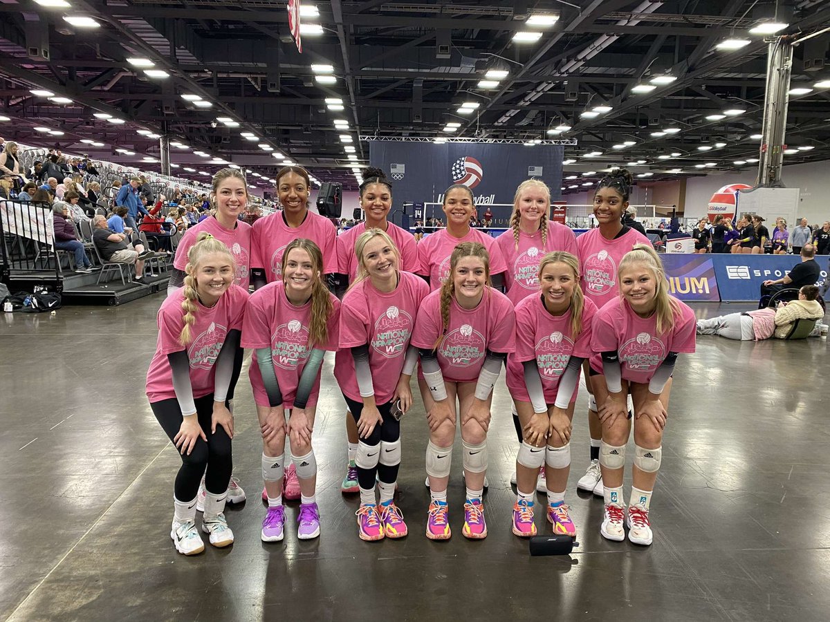 ClaireSteinruck's tweet photo. NATIONALS!!!!! honored that i get to play with the most talented and fun girls i know &amp; extremely thankful that i get to have this opportunity of playing at the 18s national level at my age #wolfpack 🐺🐺

@usavolleyball @ACEVolleyball2 #GJNC2023 https://t.co/E8HFGUtrqI