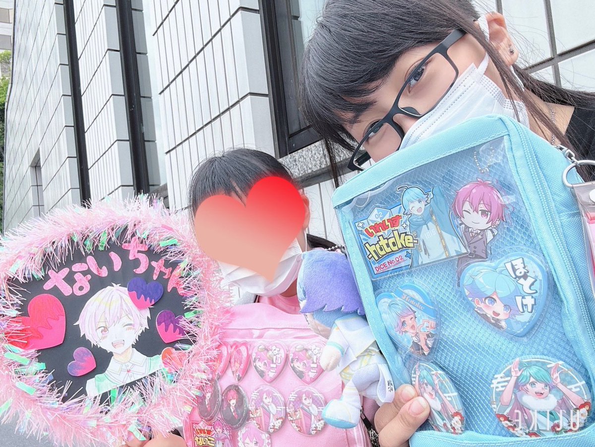 bibi_next's tweet photo. 入場者特典の交換してくれたお姉さんありがとうござい��した⸜❤︎⸝‍
一生嬉しそうな顔してたよw

帰りはやっぱり車でいれいす聞きながら今日のライブについて語り合い帰宅😂

4時間たっぷり楽しみすぎて今日はぐっすり眠れそうです☺️
私もうちわ作ろーーーーっと！！！w

#いれいすライブレポ https://t.co/hUJVNEDRHW