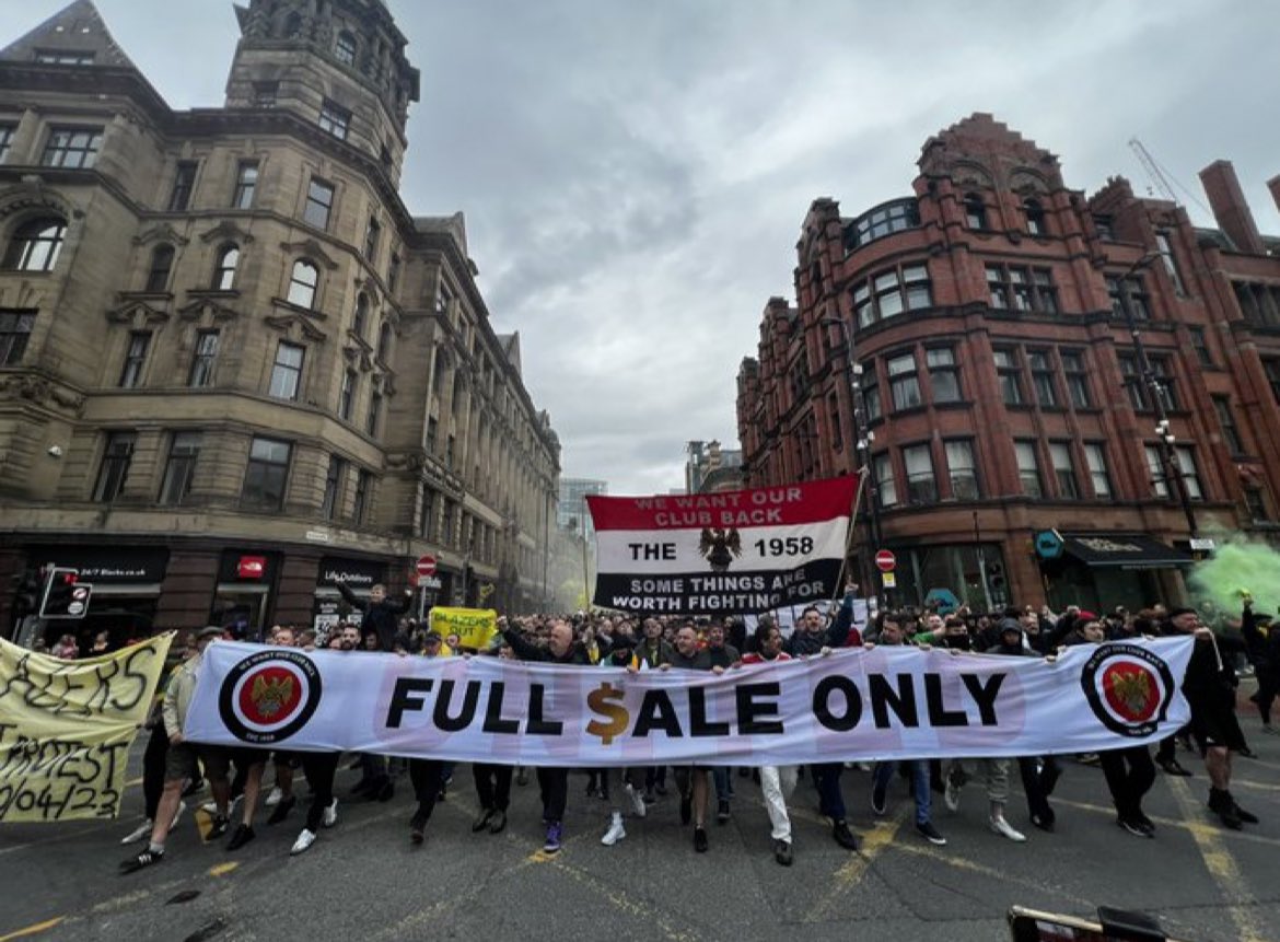 badassw23's tweet photo. The message is clear #GlazersOut #FullSaleOnly 🔰 https://t.co/EDIAX6X9uJ