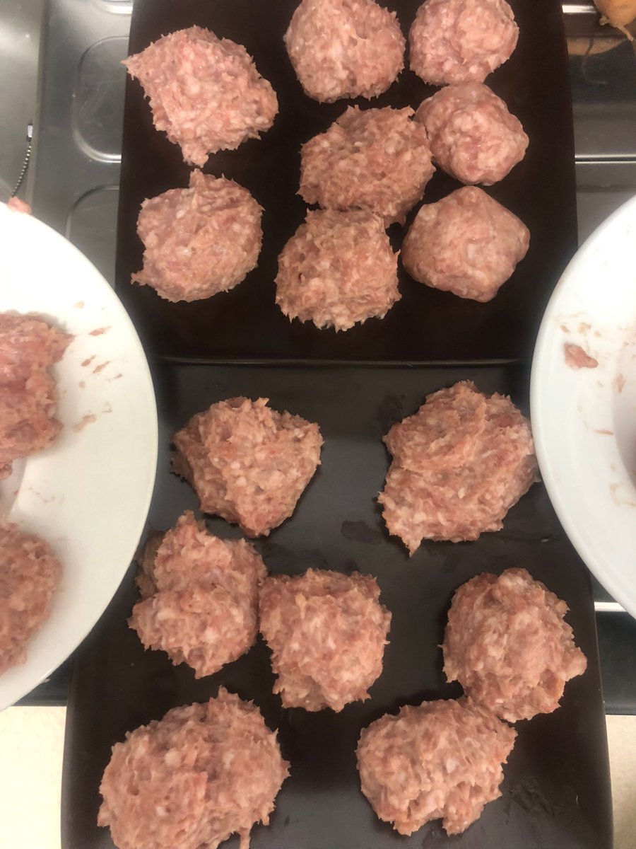 ResourceCen's tweet photo. Big thanks to the #amazingteam at #somewheresafetostay We do love to cook food to bring everyone together 👍 Happy Bank Holiday Weekend to all of our supporters and #partneragencies 💙 https://t.co/c7jzuni9pI
