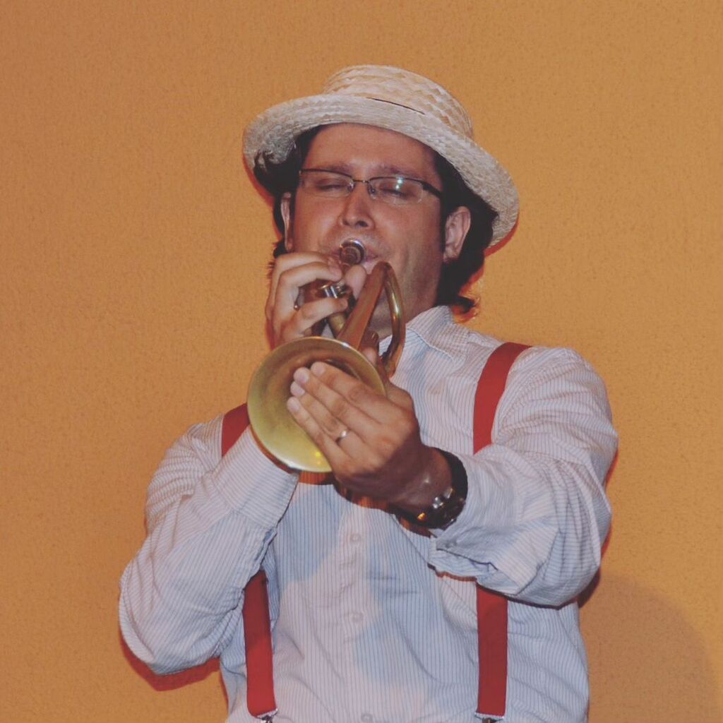 jmolina77tr's tweet photo. Feliz #diainternacionaldeljazz
Happy #internationaljazzday
@mobydixie
#dixthree
@petesband
#lanostrabanda
🎺 #jazztrumpet
#tromba #trompeta #trumpet #trumpeter #trumpetgram #trumpetist #trumpetlife #trumpetlove #trumpetlovers #trumpetsolo #trumpe… https://t.co/RCzA3XIhb2 https://t.co/KGK62ZdQVs
