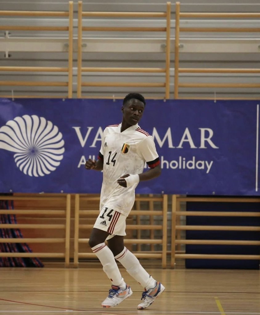 🚨 Pour sa première apparition avec l'équipe première du FC Dender, Louange Muhire (2003) a marqué son premier but lors d'un match amical face au SK Beveren ! ⚽

Il est un international U19 en... futsal avec la sélection Belge ! 👟🇧🇪