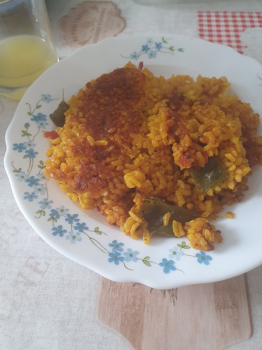 ChaussetteThe's tweet photo. Mira a la paella que voy a comer 😼
#paella https://t.co/jEHHtvVDHl