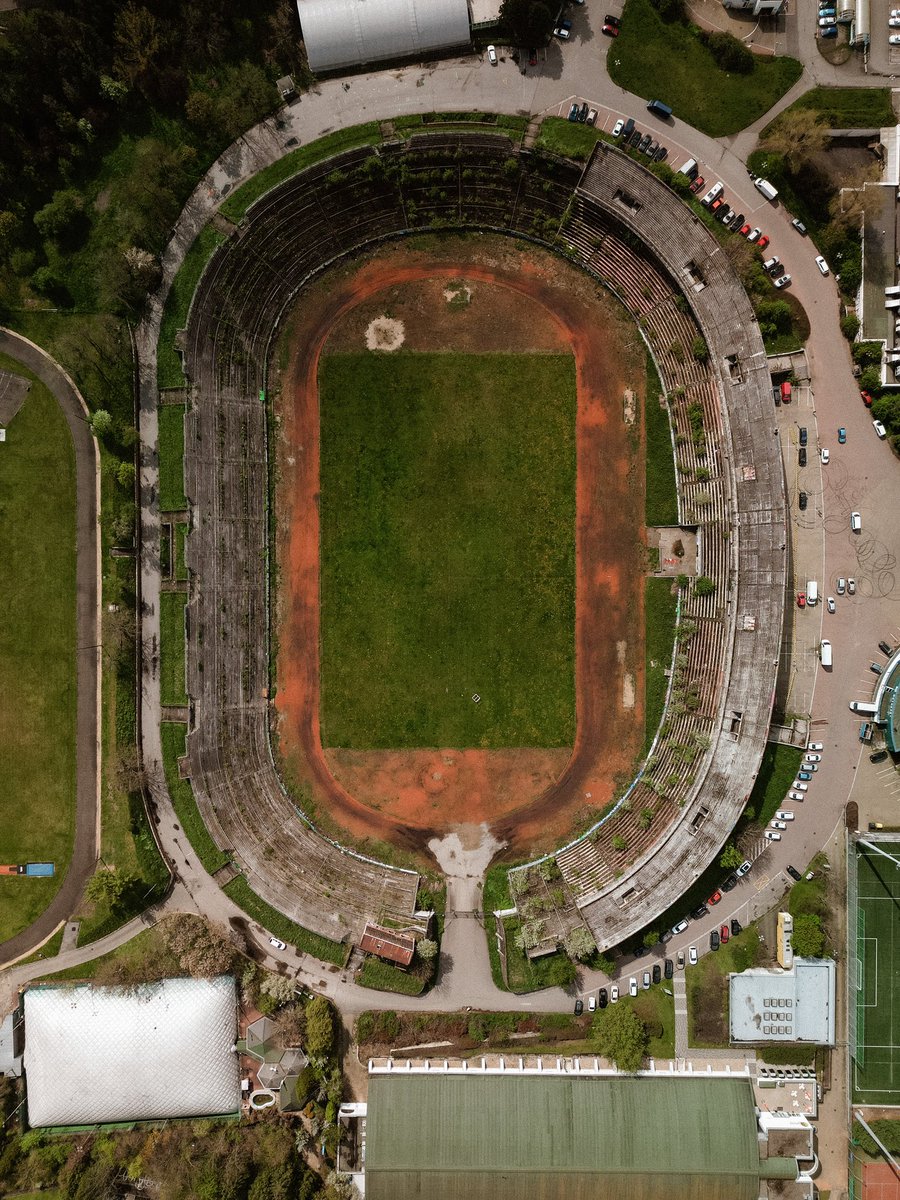 JakubDoupovec27's tweet photo. 79 let starý Brněnský stadion 🏟️

#brno #stadionzaluzankami #luzenky #historie #brnocity #oldstadium #footballstadium #drone #sony #aboverooftop #abondoned #abondandedplace #czechfans #iphone #drone https://t.co/cJ78sHUB7i