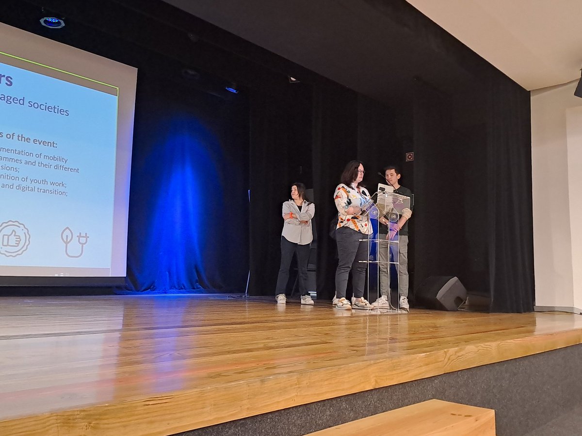 juanrayong's tweet photo. Our dear @adel_smejkalova @SaraEstevesLow present the report of the Erasmus Generation Meeting Bucharest. The event had 1003 (!) participants from over 60 countries, and more than 100 sessions. A turning point for @ESN_Int and and event of, for and by the Erasmus Generation https://t.co/2eFAi2Tct1