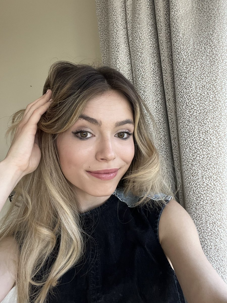 AnnaCramling's tweet photo. 21 today 🥳 https://t.co/VvC6hL0gOg