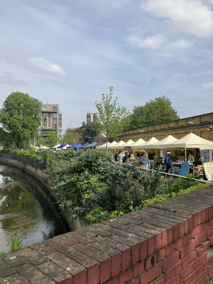 JaneCanDoSE4's tweet photo. Great buzz🐝 &amp; atmosphere @CatfordFoodMkt TODAY-it’s on until 4pm-lots of great stalls with plenty of delicious food for treats/snacks/brunch/lunch/tea or just everyday plus @HouseofCatford &amp; MORE #Catford #PlaceToBe #SUPPORT https://t.co/pfxf9JEloR