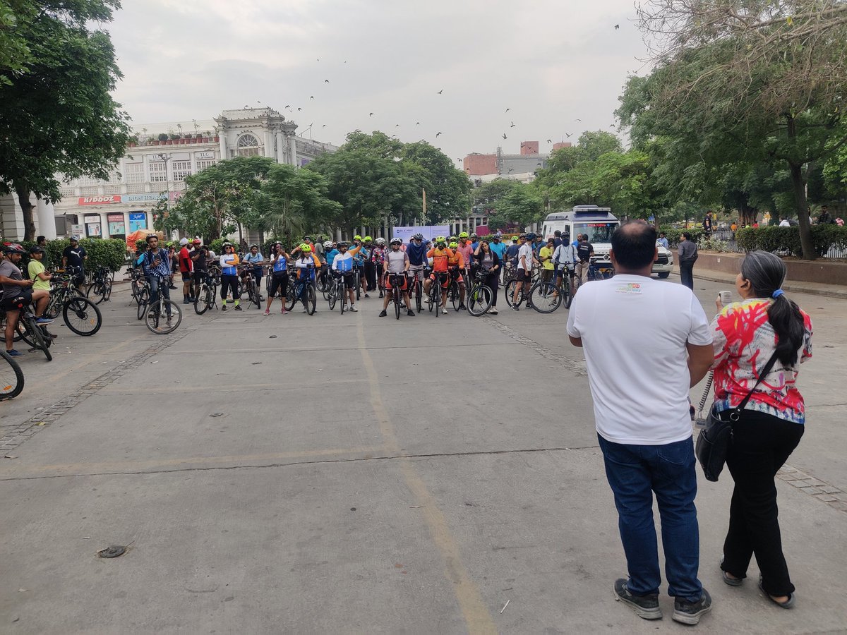 DPRdelhi's tweet photo. We along with our fellow cyclists of Delhi/NCR participated in #Raahgiri today. It was so great to see people enjoying the streets 🎉.

#streetsforall #cycle #makecitiesliveable https://t.co/jSJs5Yi9OM