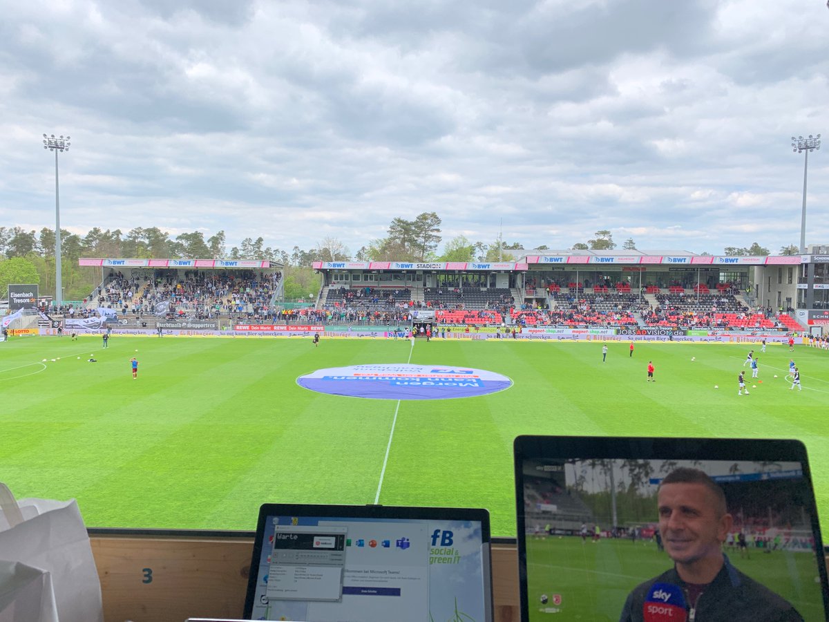 deruebeltaeter's tweet photo. Mit @Dennis_Vogt42 für den @SV_Sandhausen am Mikro. Hört bei #SVSSSV jetzt live rein: https://t.co/f4P2NcZG0V https://t.co/FXyDloTMWM