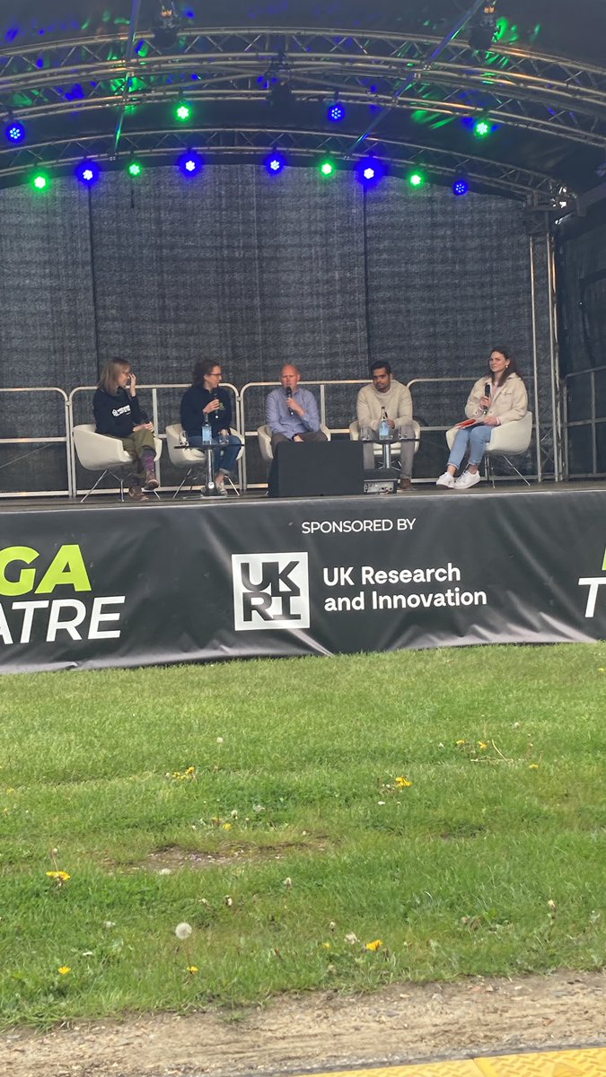 Excellent panel discussion on low carbon heating and #HeatPumps with <a href="/theheatinghub/">Jo Alsop, Warmur</a> <a href="/FullyChargedShw/">@FullyChargedShw</a> <a href="/vaillantuk/">Vaillant UK</a>