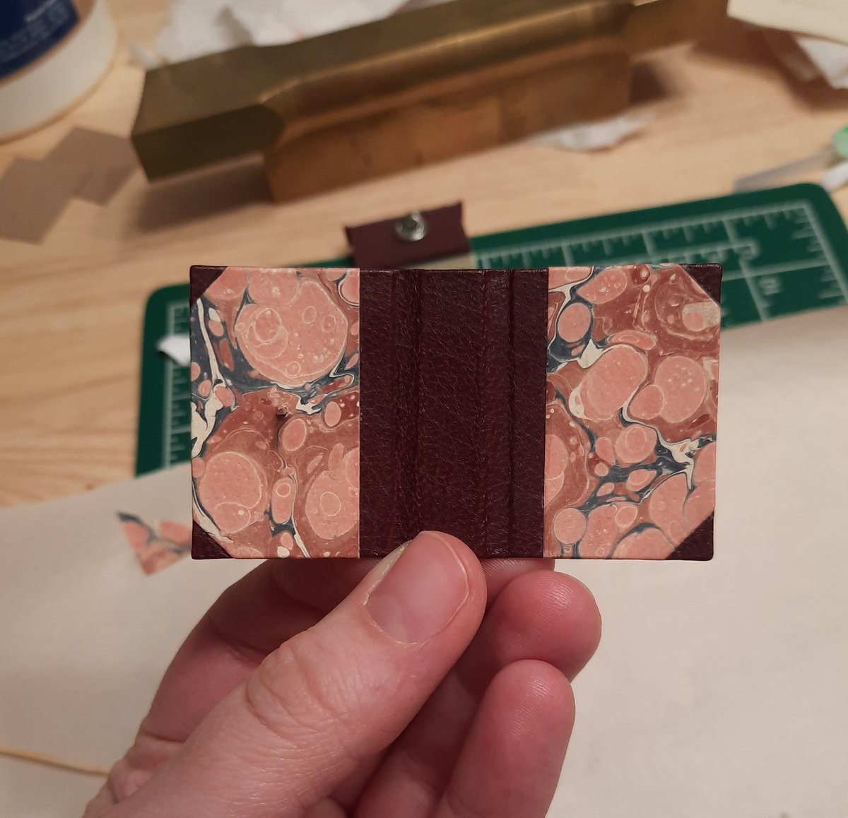 It has been a while since I made a book pin and for this one I went all out. Leather spine and leather corners! I love how it turned out. 😍