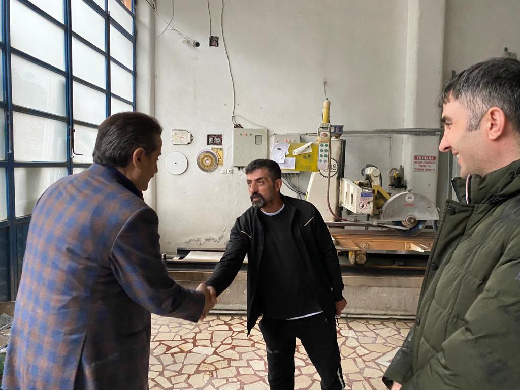 AKPartiArtvin's tweet photo. İLİMİZİ KARIŞ KARIŞ GEZiYOR BİRLİKTE KARARLAR ALIYORUZ... 
#artvin   #murgul
@farukcelikcomtr
@ahmeterdem_08
@FatihTahtal
#doğruadımlarlayoladevam
#doğruzamandoğruadam https://t.co/AKHJ7XTExY