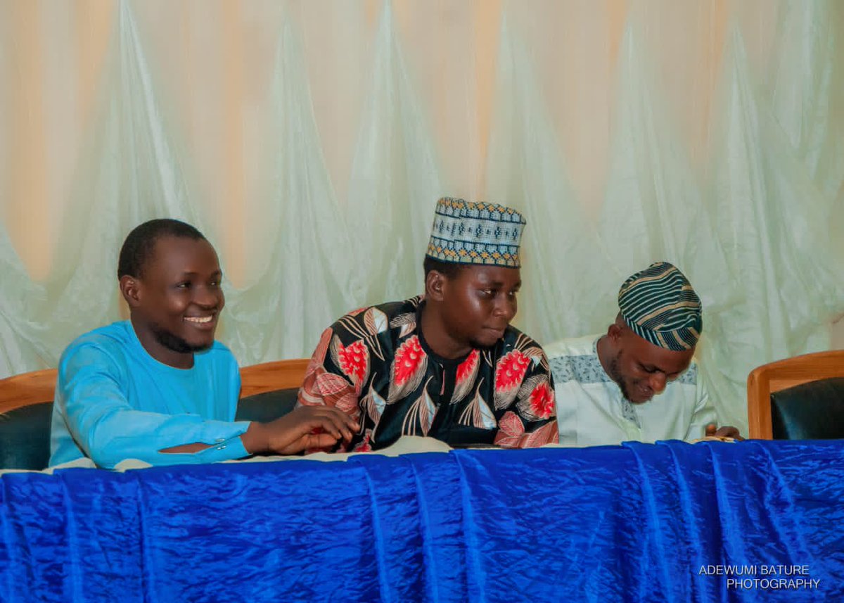 Earlier yesterday, I received a Meritorious Award of Excellence from Osogbo National Student Union ONSU Osun State University of Education Ilesha Chapter, at there Anuall Òroki Day.

The award, they said, as a Good Leader/Disciplinarian and is in recognition of my commitment.