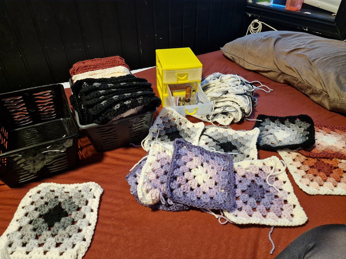 CindyElise's tweet photo. Me: I really need to finish what I've started
My adhd: hell no bitch, we need a new project
#GoMakeSomething https://t.co/ViZSxaliEL