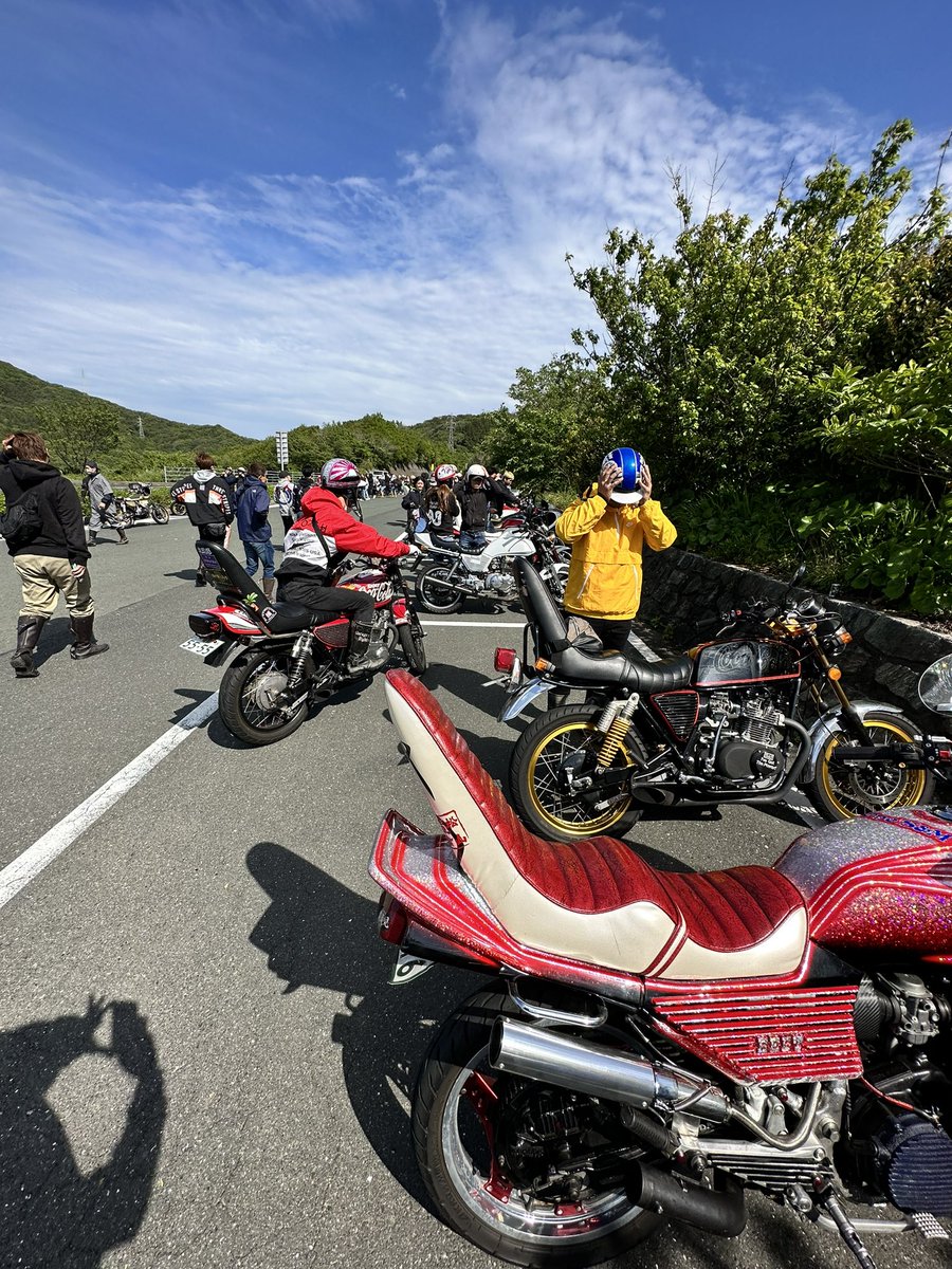 02CBX400F's tweet photo. 姥桜連合追悼ツーリング、皆さまお疲れさまでした🙏
ムービーは一番左の人へ☺️🍰を🎁 https://t.co/Iu5RksXUch