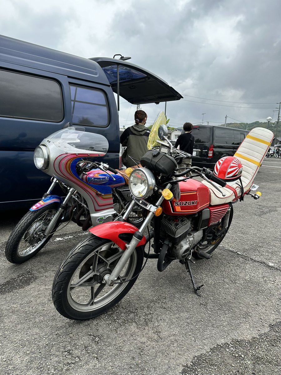 02CBX400F's tweet photo. 姥桜連合追悼ツーリング、皆さまお疲れさまでした🙏
ムービーは一番左の人へ☺️🍰を🎁 https://t.co/Iu5RksXUch