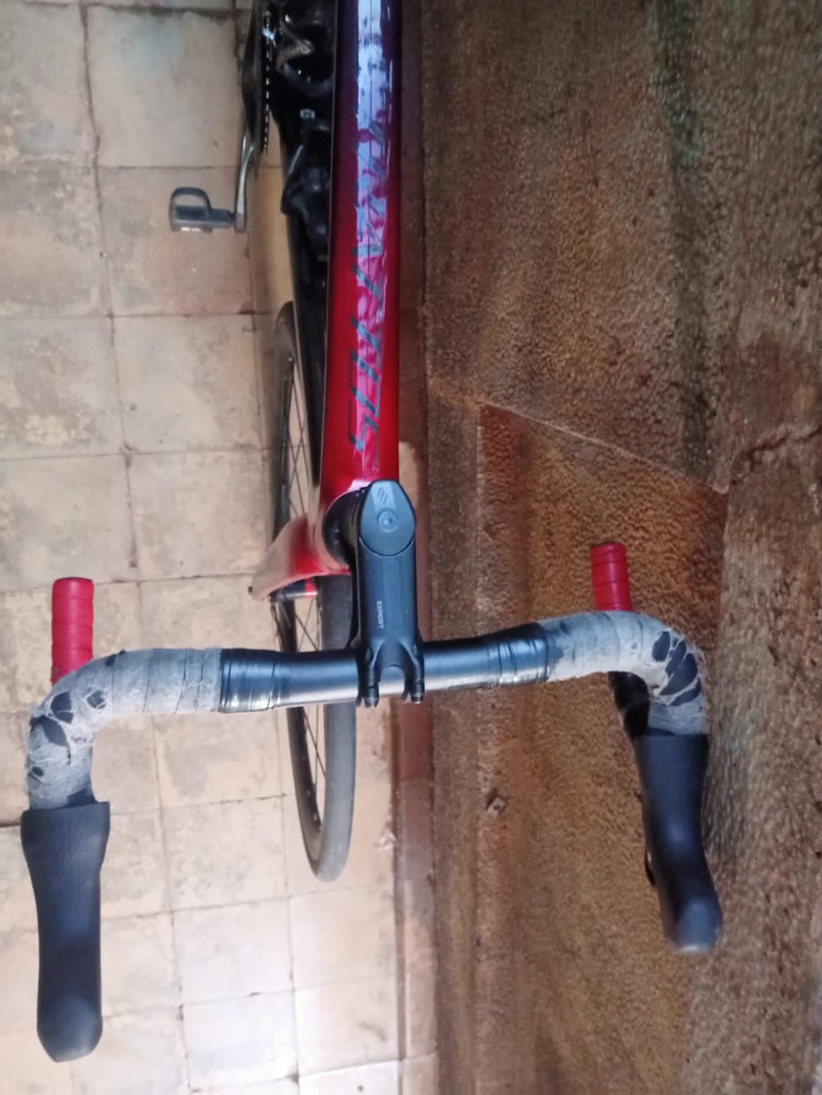 dimaseriana's tweet photo. Roadbike polygon
Stratos s7d size M UCI
Minus bartape seperti di foto 
Sisanya lecet dikit pemakaian
Grupset full 105
Tanpa acessories
Pedal diganti biasa
Lokasi tuban jawa timur
Rekber siap
Kirim2 siap
Harga 17.5 jt #fnfjb https://t.co/VlwTPkYMzY