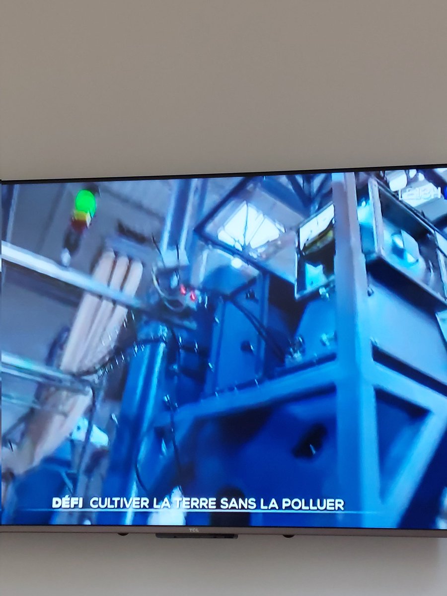 MaximeMartret's tweet photo. Reportage JT de TF1 sur le recyclage des plastiques : "80 % des plastiques utilisés dans l'agriculture sont recyclés soit 3 fois plus que les poubelles jaunes des particuliers" @adivalor https://t.co/yXqOpGuXnk