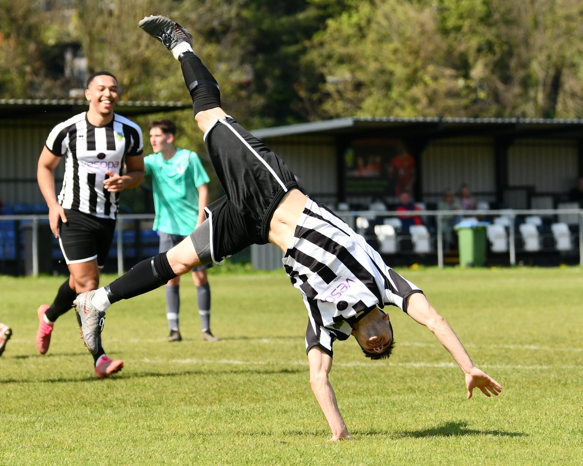 dorward_nick's tweet photo. Tim Georgievski celebrating his goal in the usual manner! https://t.co/A8dkOhOZlg