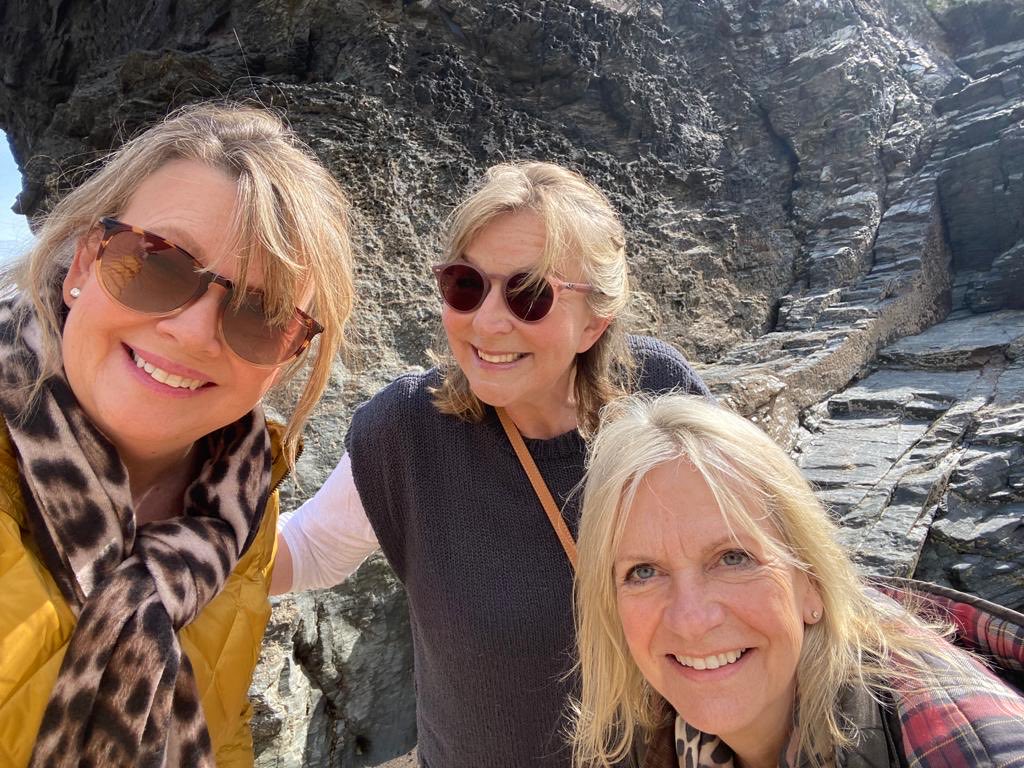 Fern_Britton's tweet photo. Generally life is pretty good xx https://t.co/GB3EAxiQJQ