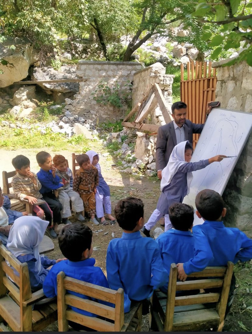 Spending the entire resources of #GilgitBaltistan in few schools/facilities will only make headlines in news. Reality check: This is the gov’t primary school (Jutial, Harmosh), 1hr drive from the ofc of @csgbpk @Xadeejournalist