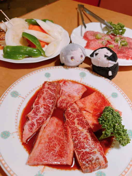 「お肉なのに白いところがいっぱいあるよ?」 「痴れ者め。サシだ」