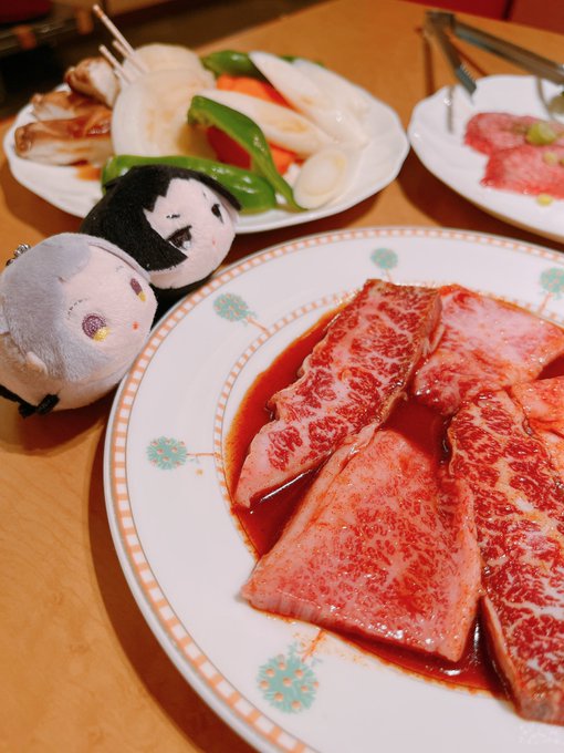 「お肉なのに白いところがいっぱいあるよ?」 「痴れ者め。サシだ」